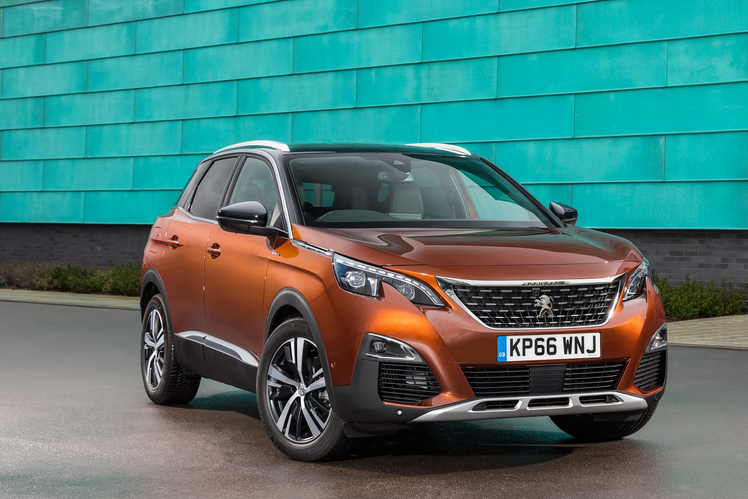 Peugeot 3008 front