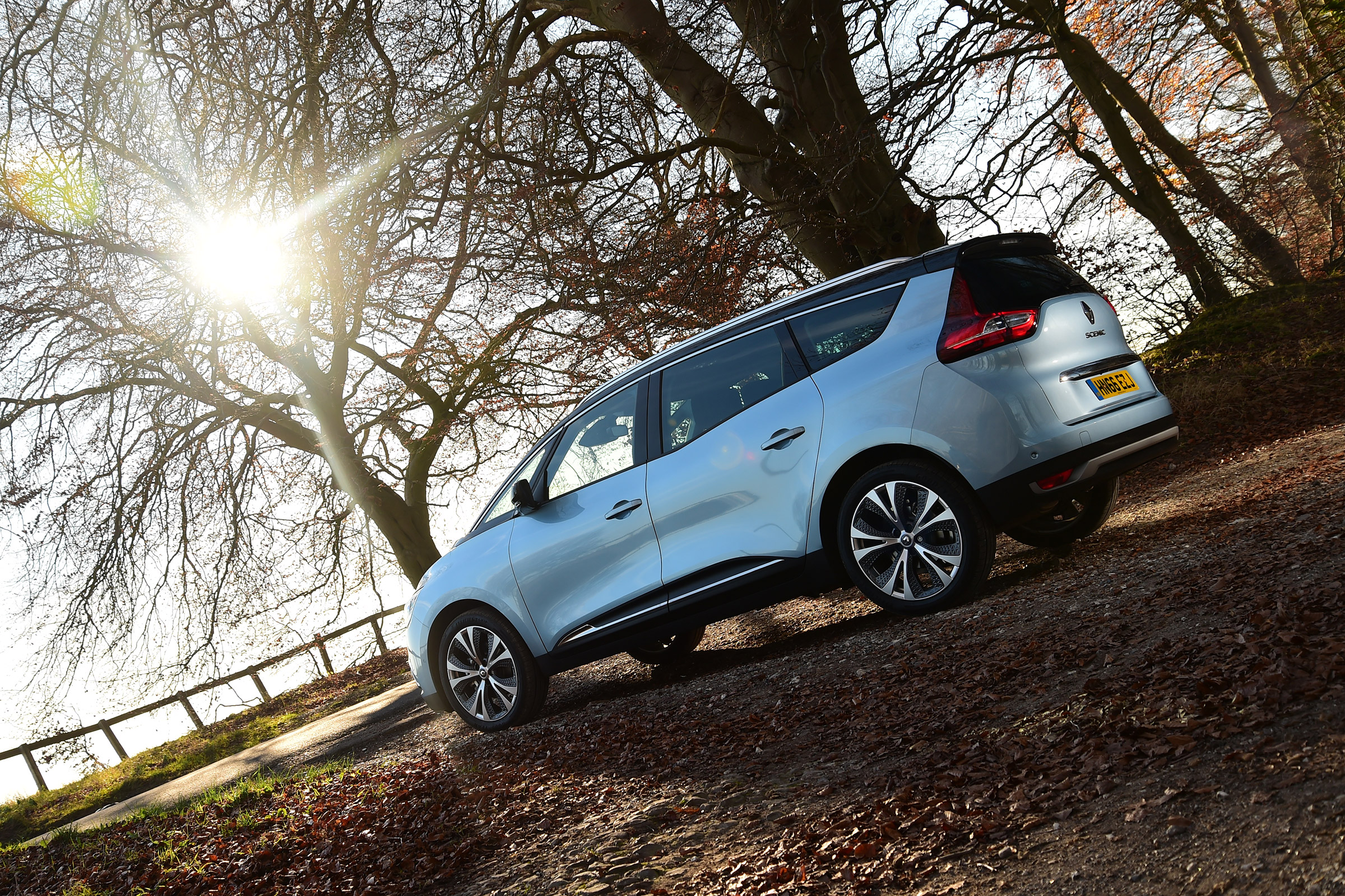 Renault Grand Scenic - rear static