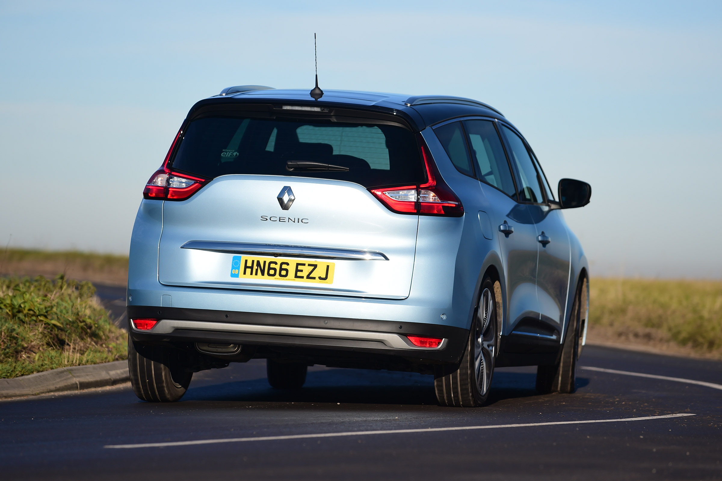 Renault Grand Scenic - rear cornering