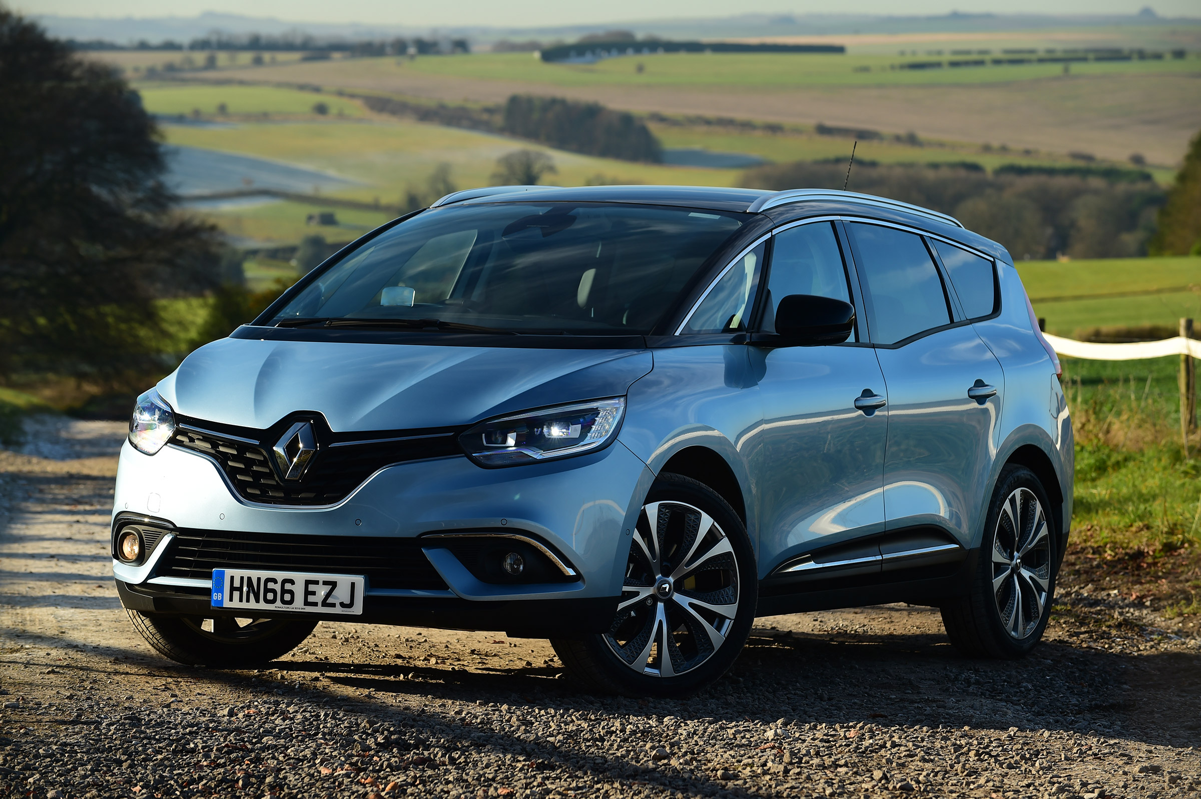 Renault Grand Scenic - front static