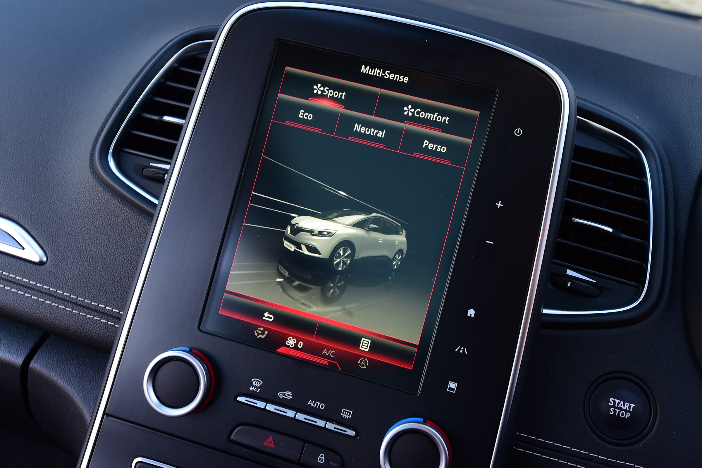 Renault Grand Scenic - infotainment screen