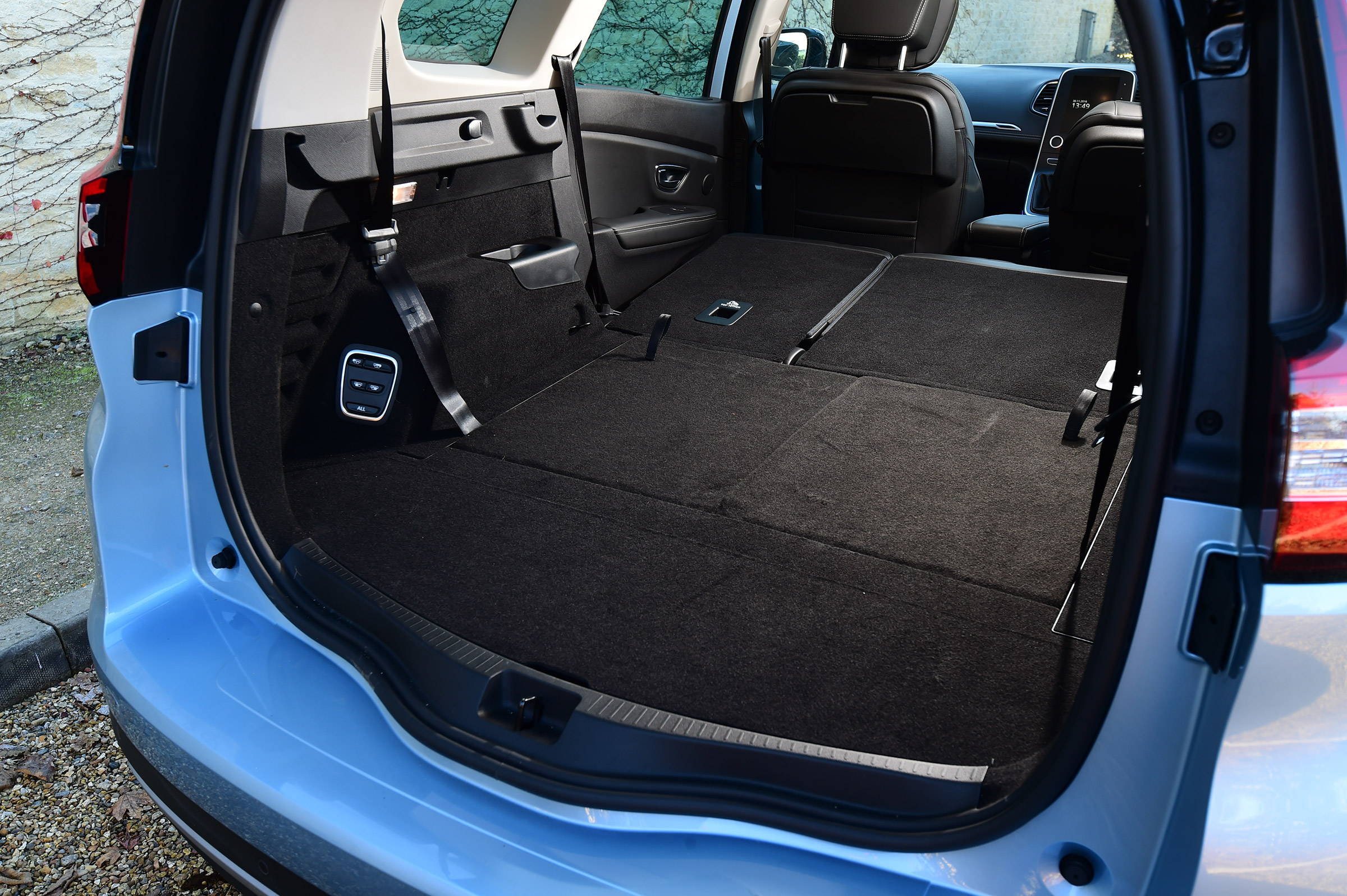 Renault Grand Scenic - seats down