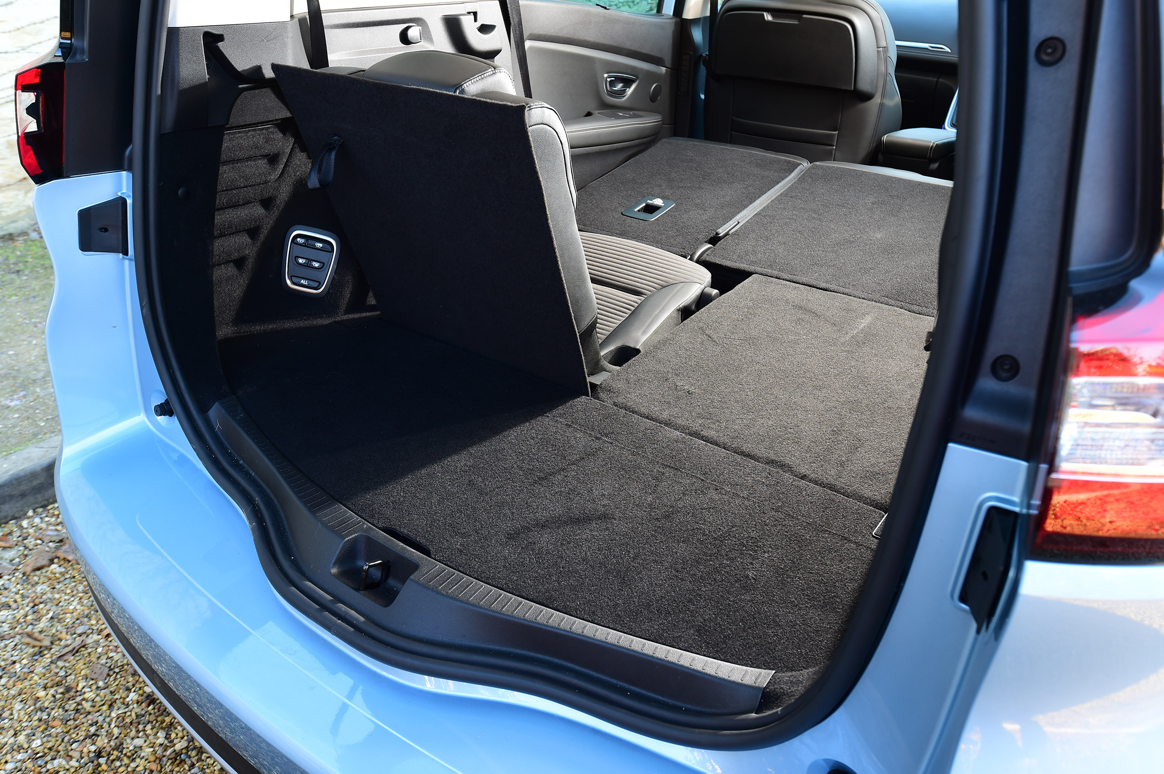 Renault Grand Scenic - boot one seat up
