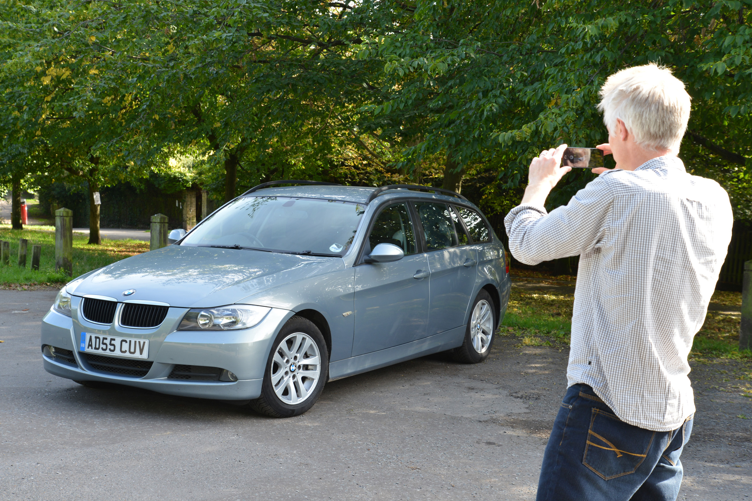How to photograph your car for sale - park