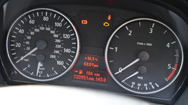 How to photograph your car for sale - mileage