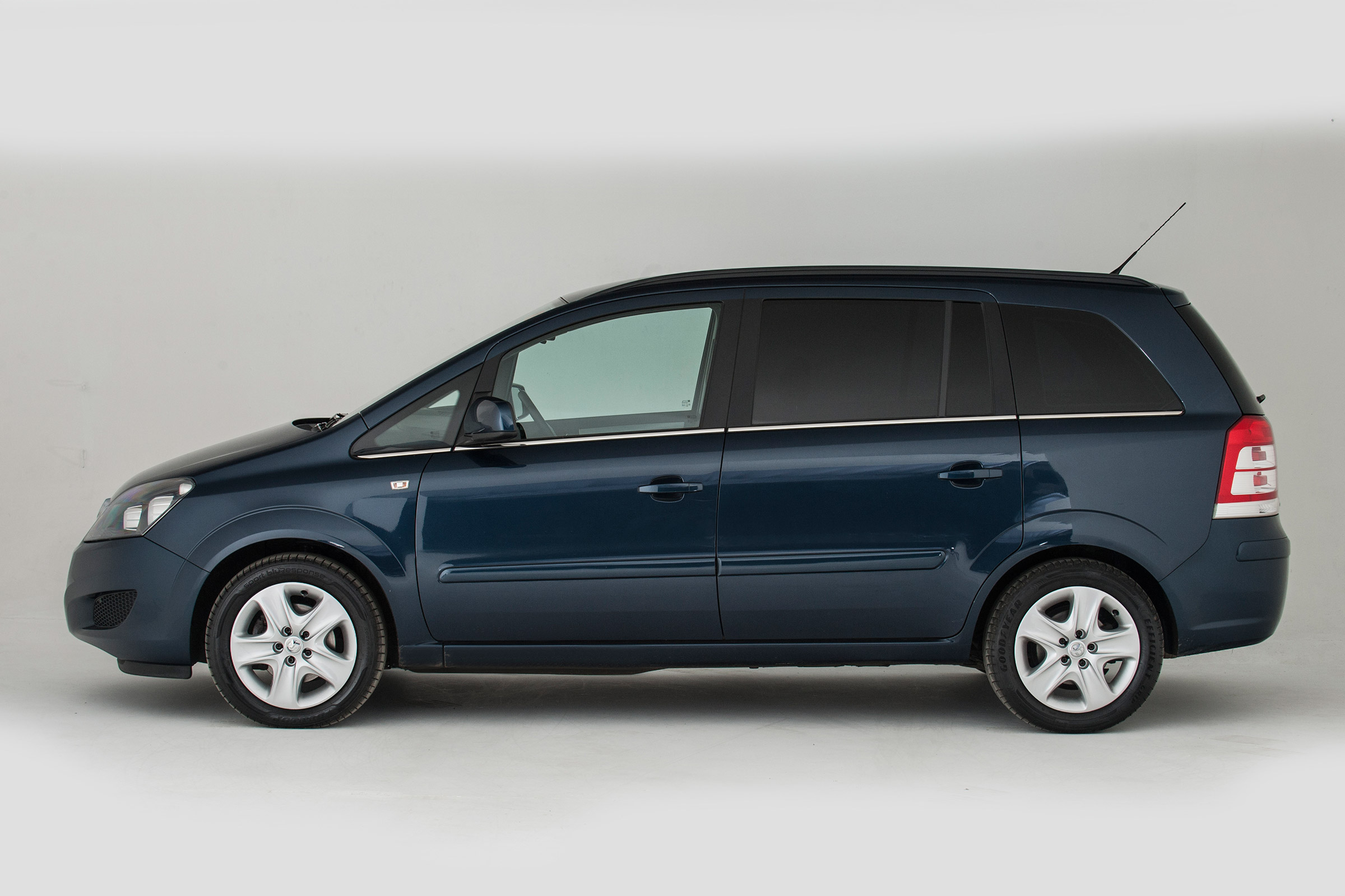 Used Vauxhall Zafira - side