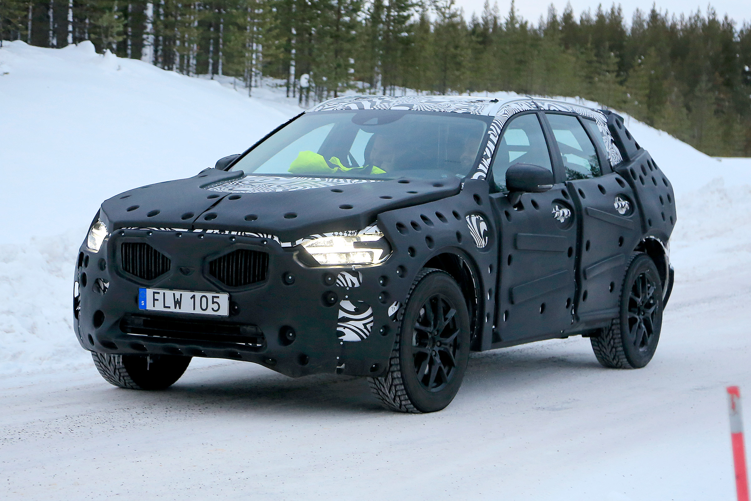 Volvo XC60 spy shots