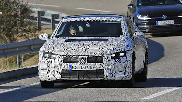 VW Arteon 2017 spy shot 3