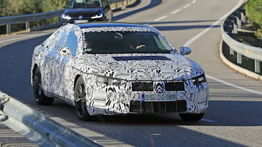 VW Arteon 2017 spy shot 8