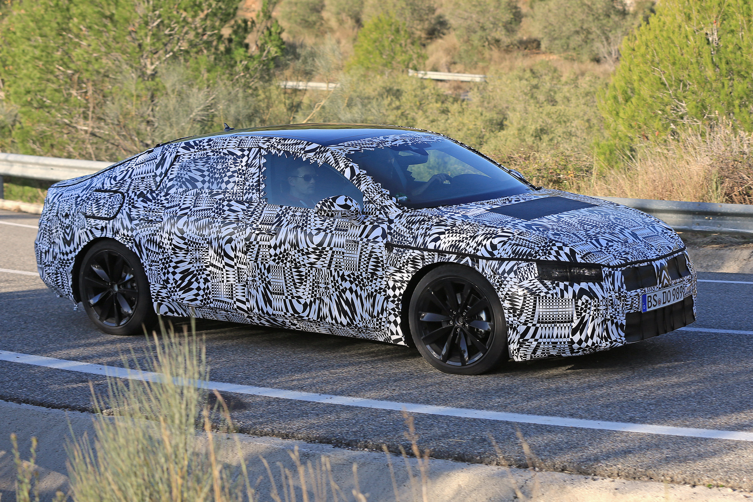 VW Arteon 2017 spy shot 7