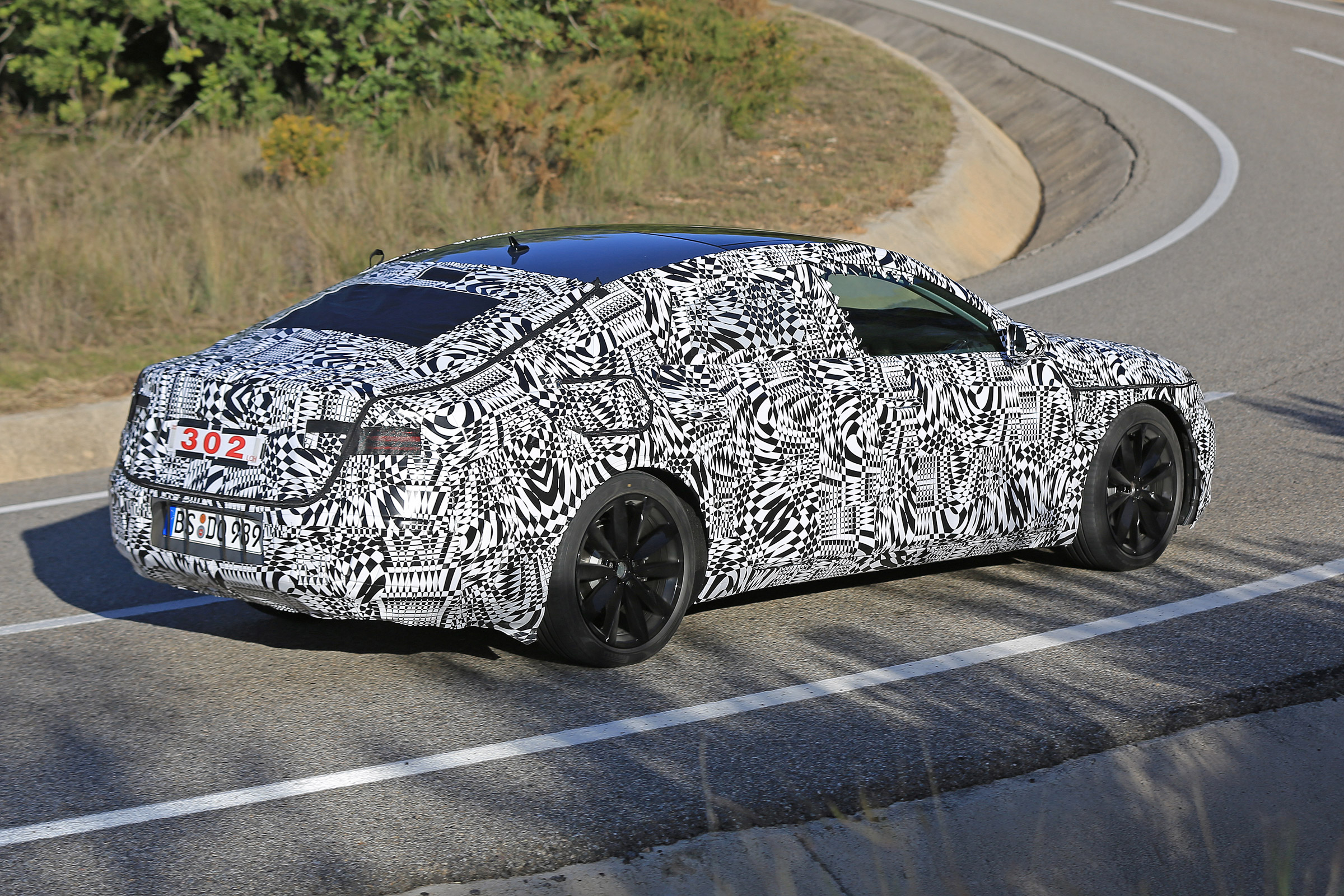 VW Arteon 2017 spy shot 9