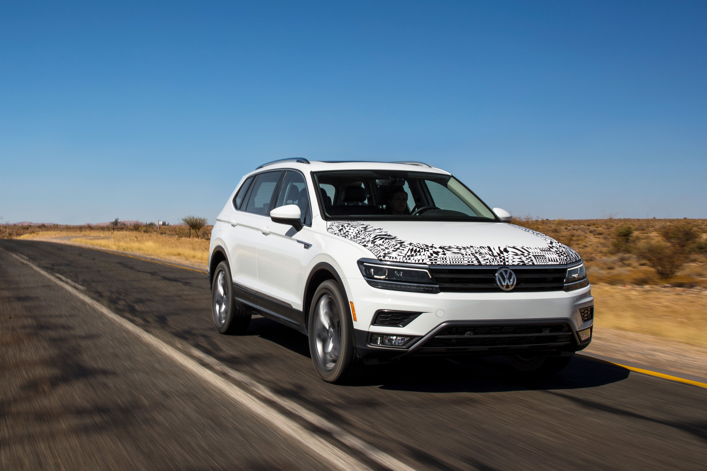 Volkswagen Tiguan LWB prototype - front tracking