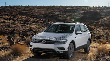 Volkswagen Tiguan LWB prototype - front quarter