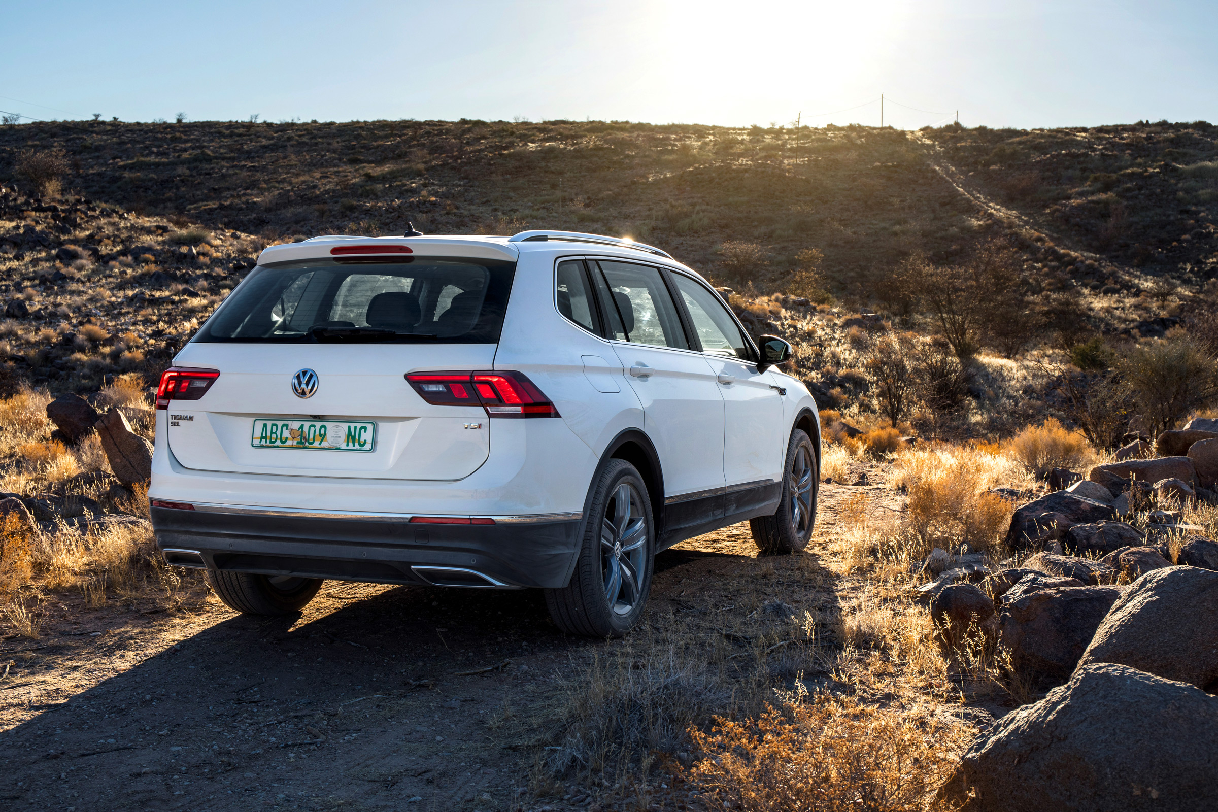 Volkswagen Tiguan LWB prototype - rear quarter
