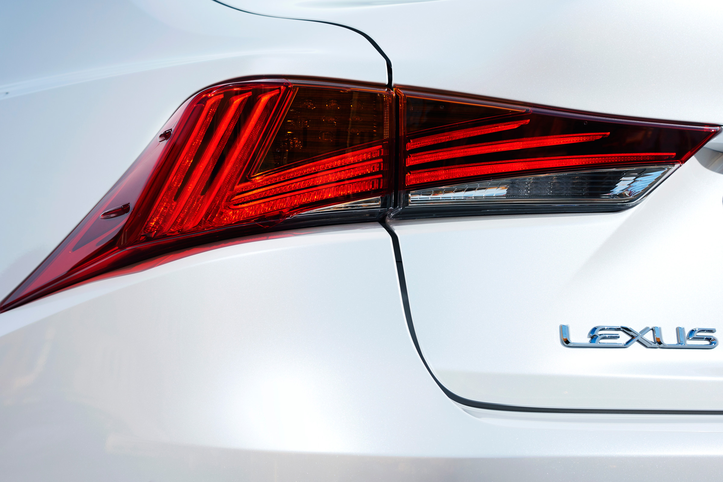 Lexus IS 2017 - rear light