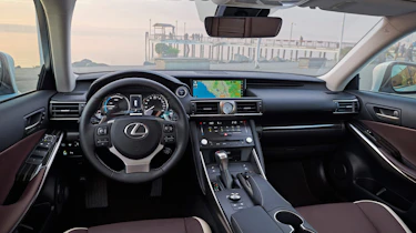 Lexus IS 2017 - interior