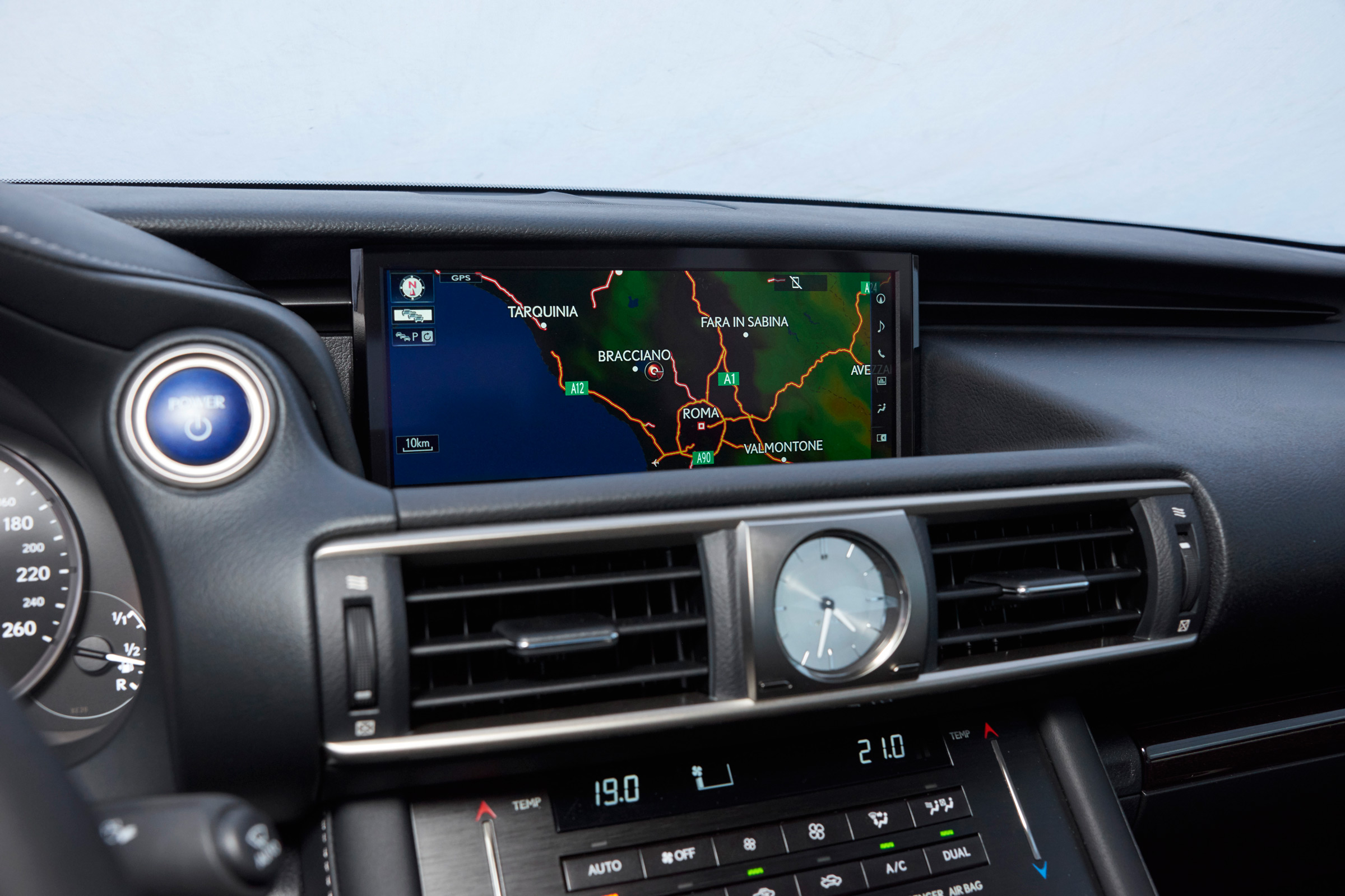 Lexus IS 2017 - infotainment