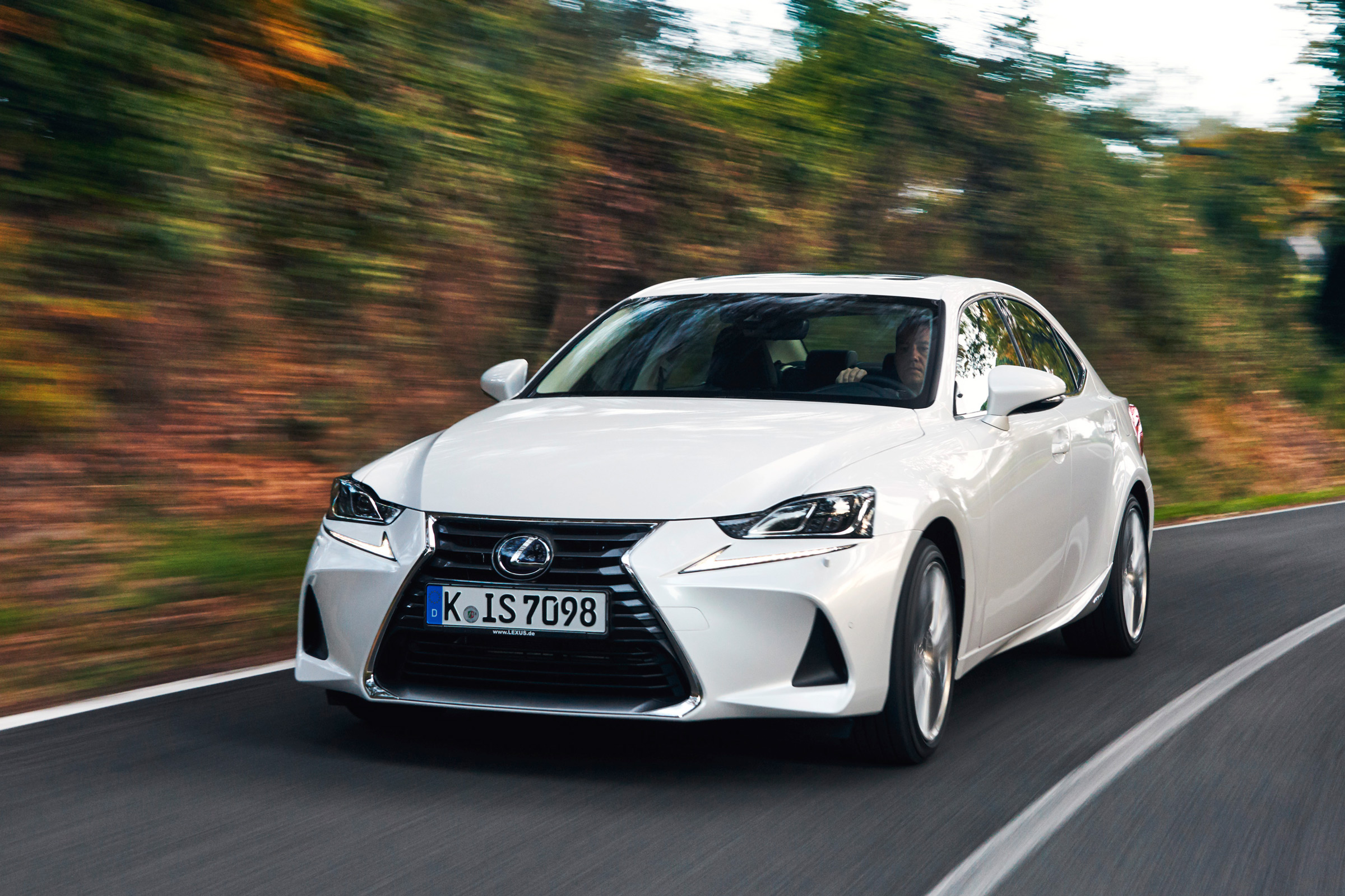 Lexus IS 2017 - front tracking