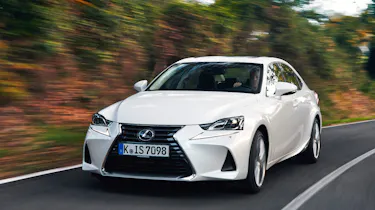 Lexus IS 2017 - front tracking