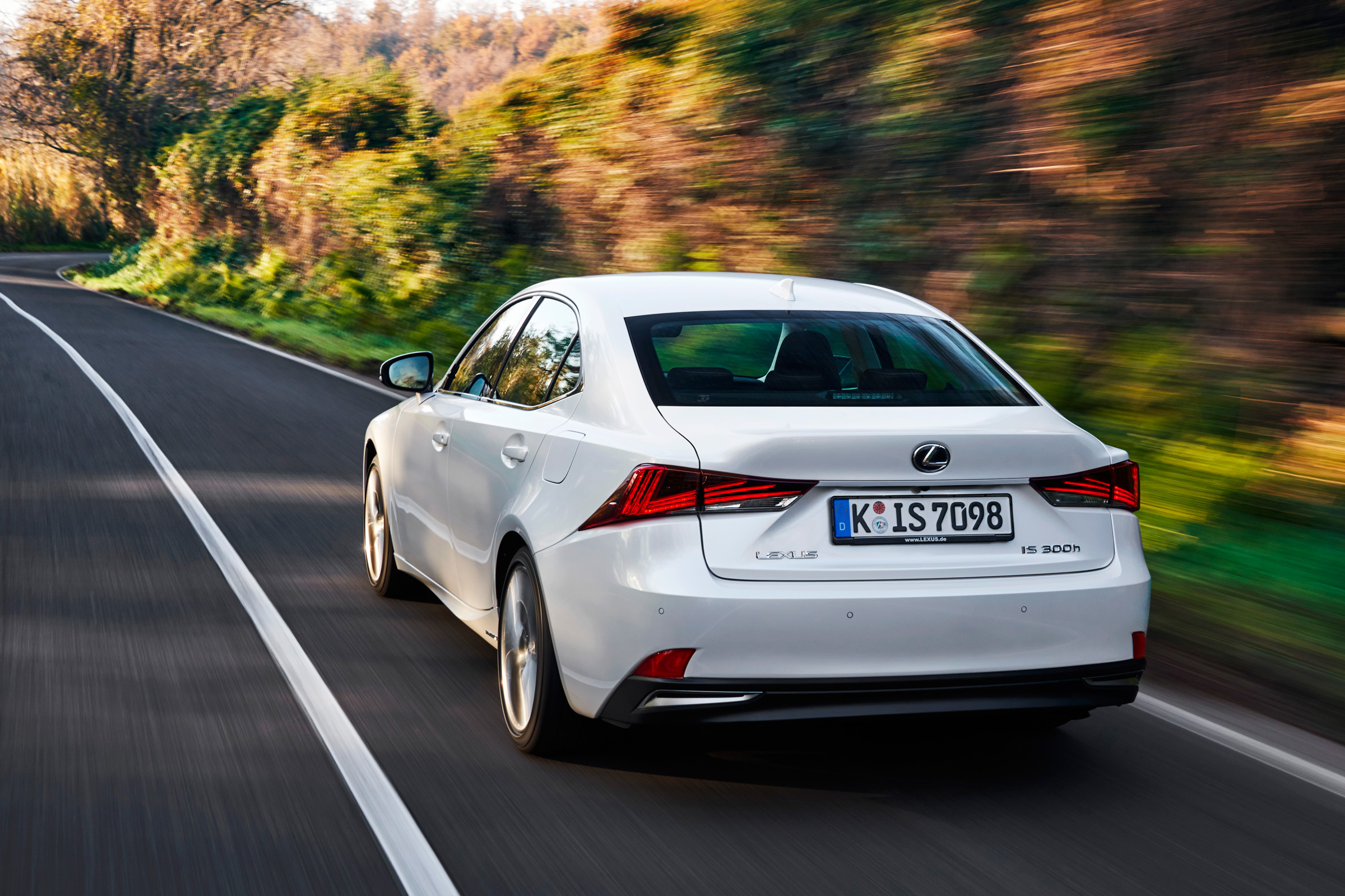Lexus IS 2017 - rear tracking