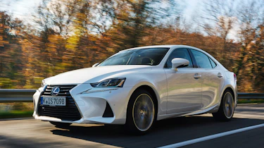 Lexus IS 2017 - front tracking 2