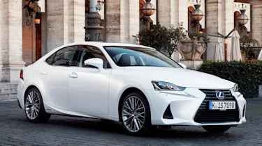 Lexus IS 2017 - front quarter