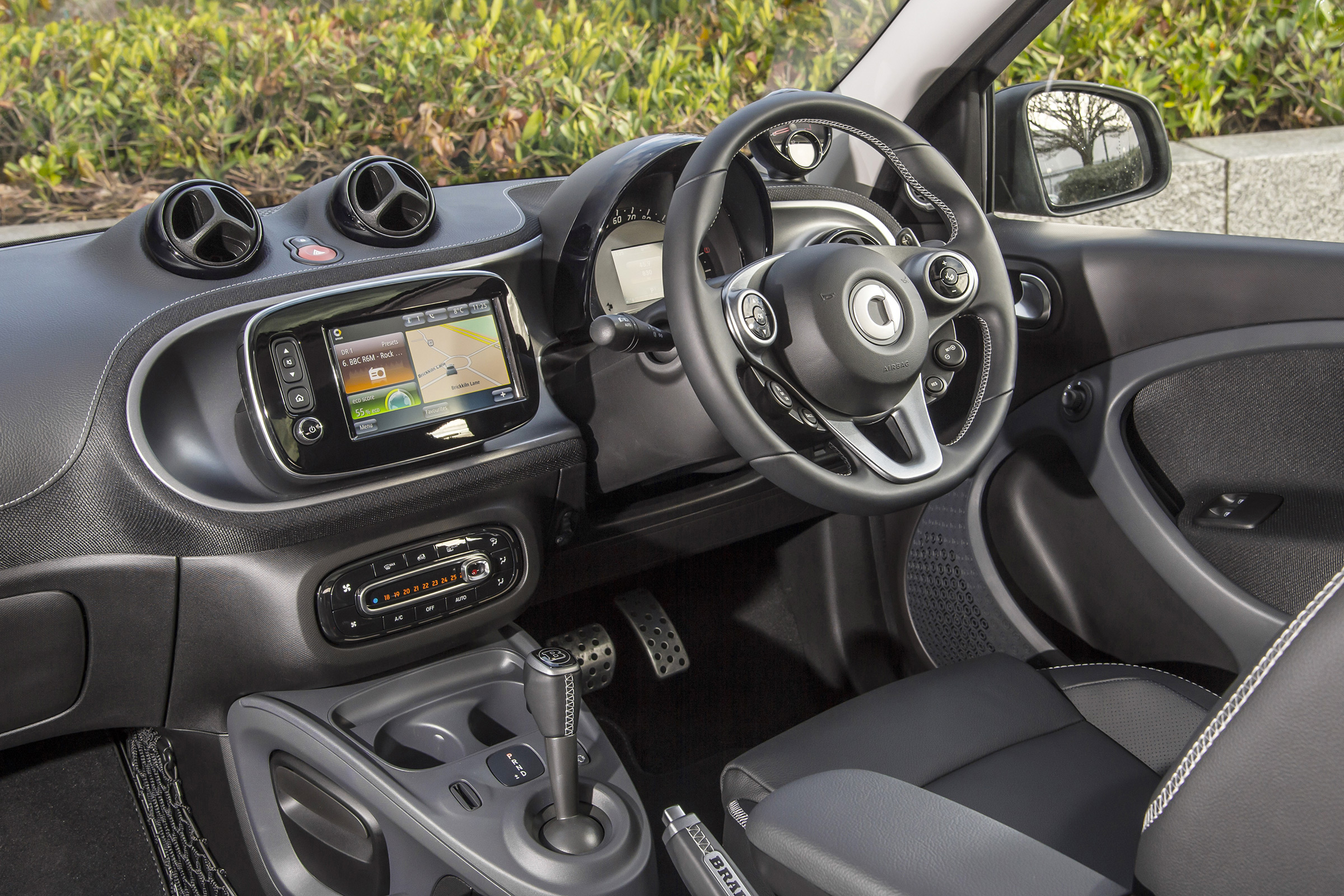 Smart Brabus ForFour 2017 - interior