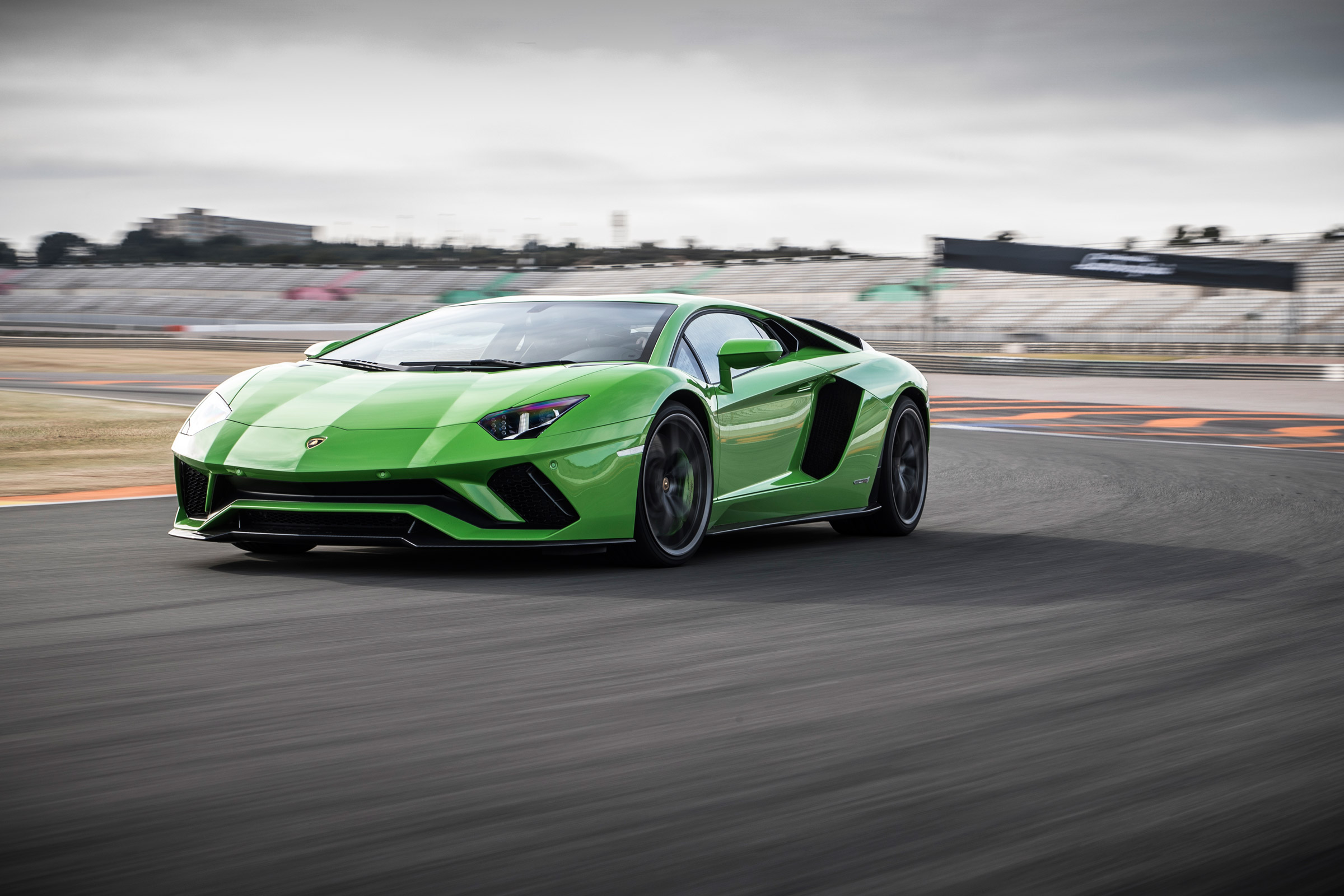 Lamborghini Aventador S - front action