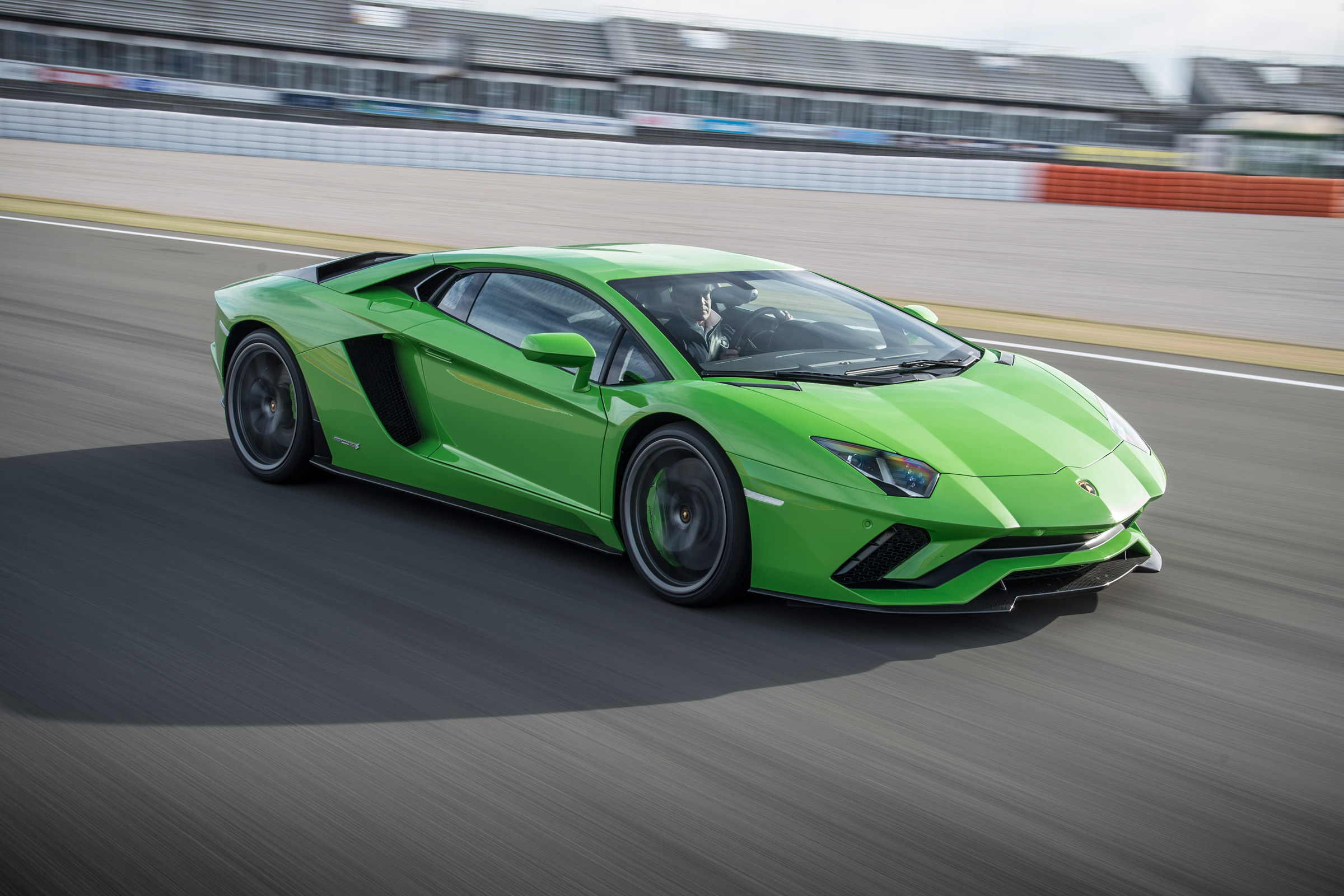 Lamborghini Aventador S - front/above