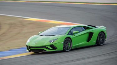 Lamborghini Aventador S - front cornering