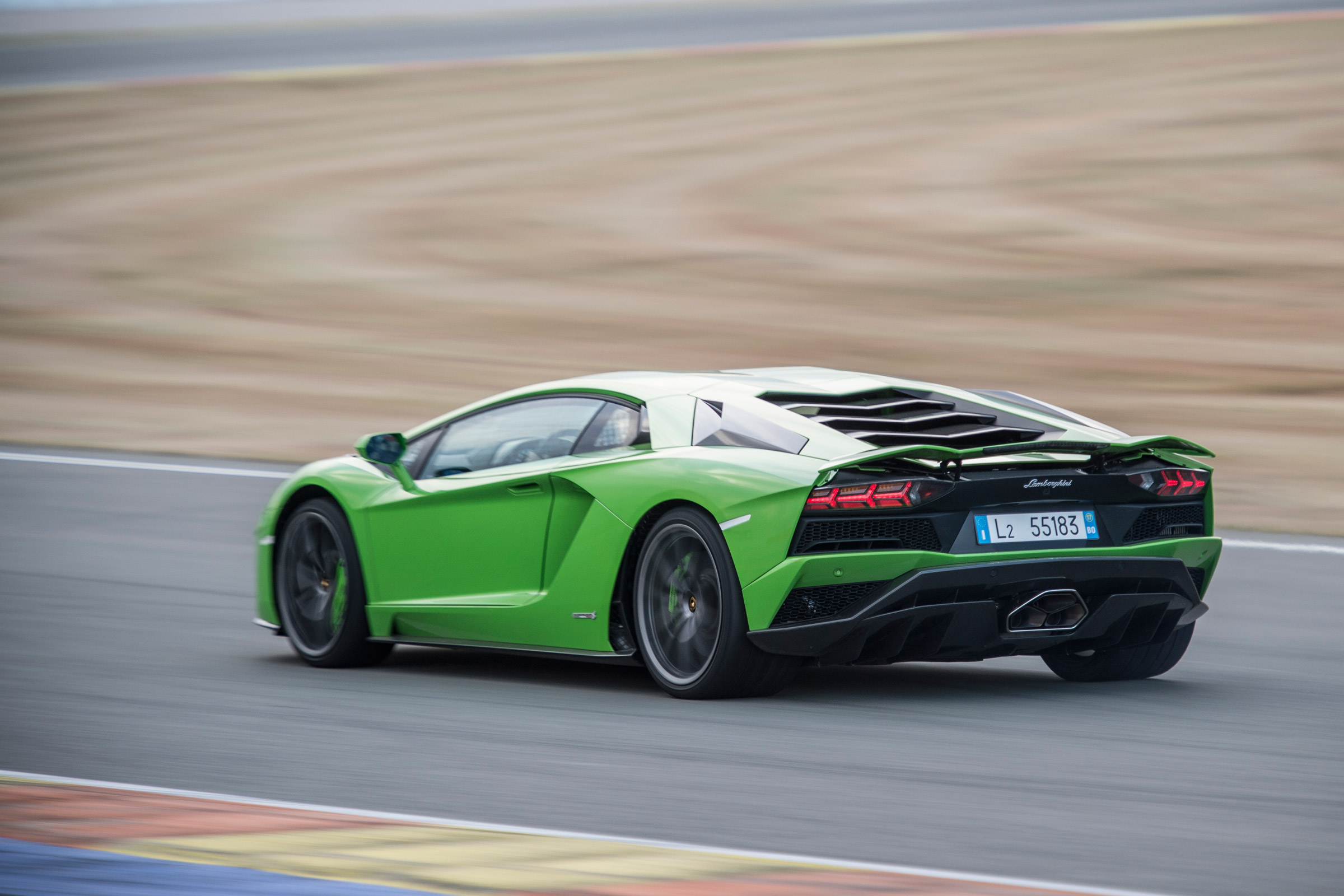 Lamborghini Aventador S - rear/side