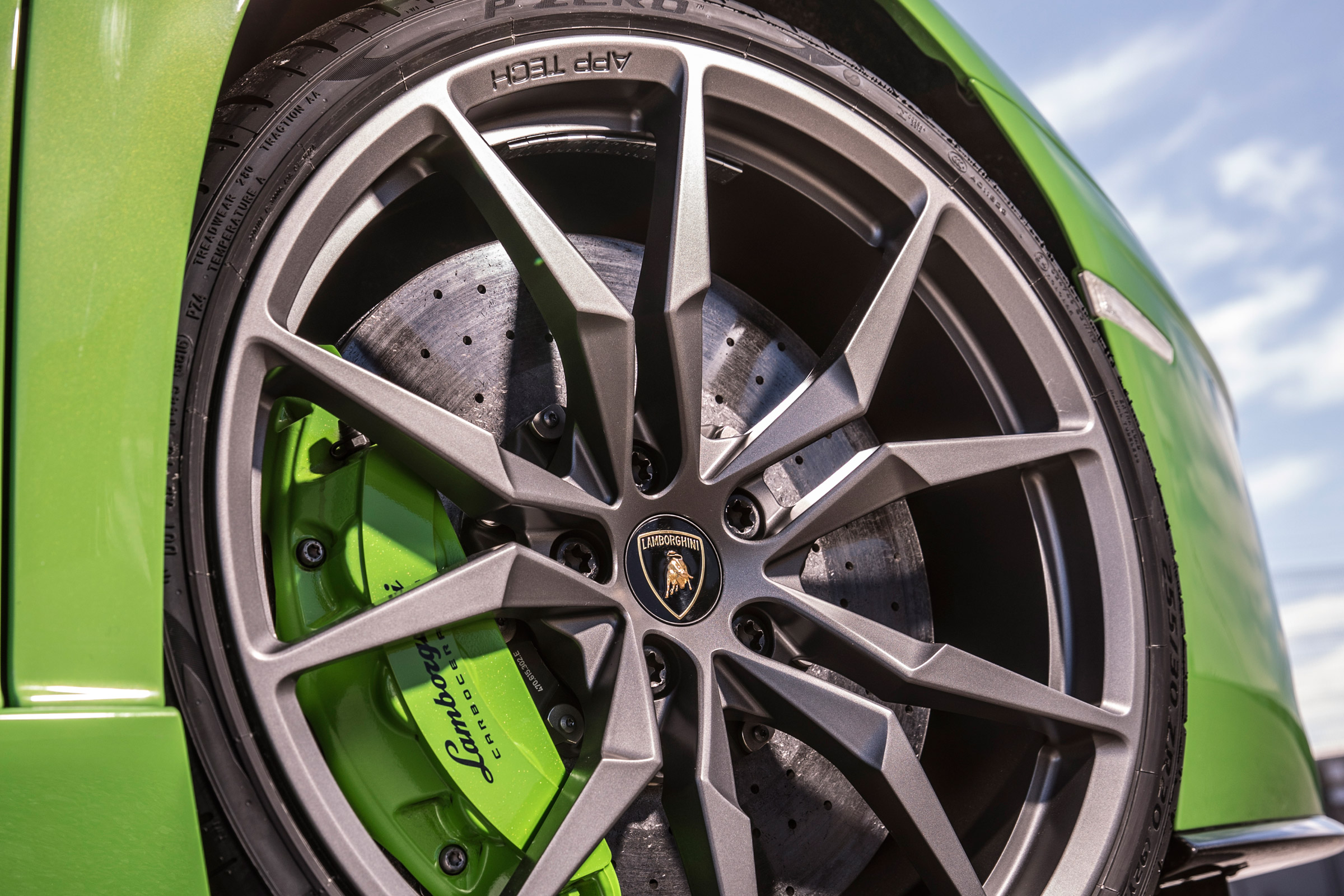 Lamborghini Aventador S - wheel detail