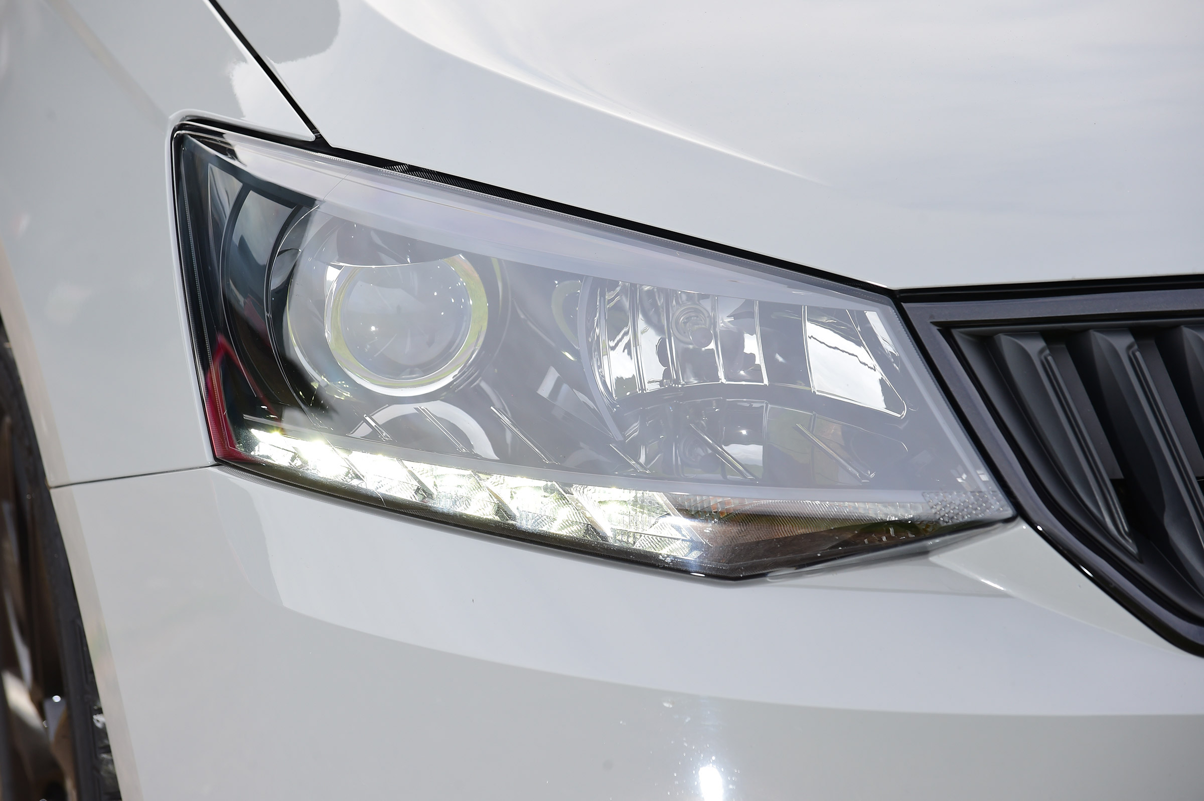 Skoda Fabia - front light detail