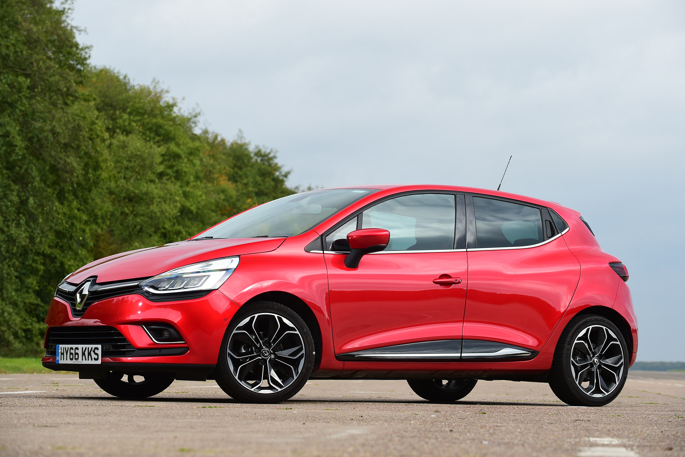 Renault Clio - front static