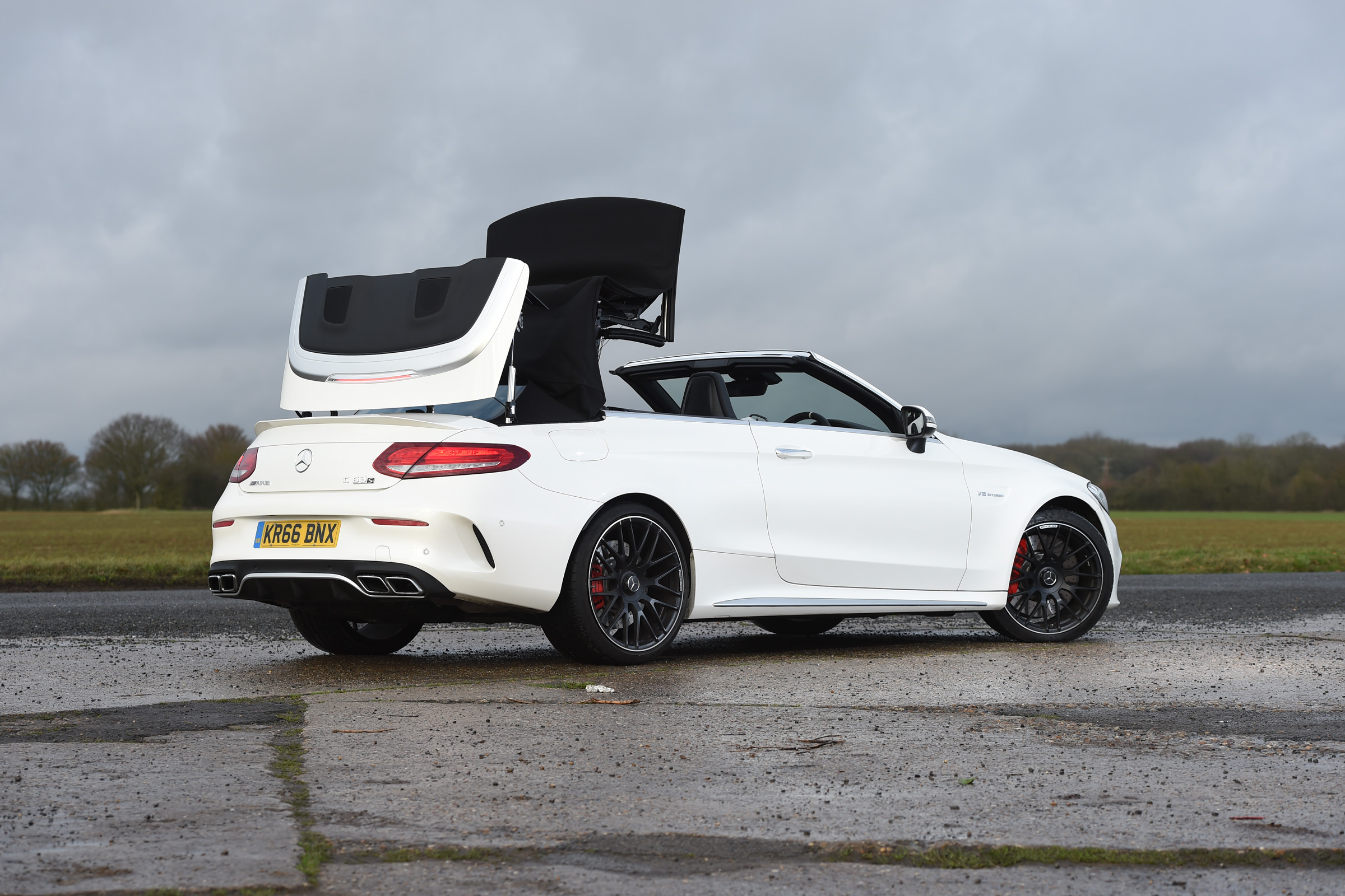Mercedes-AMG C 63 Cabriolet 2017 - roof closing 1