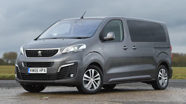 Peugeot Traveller 2017 - front quarter