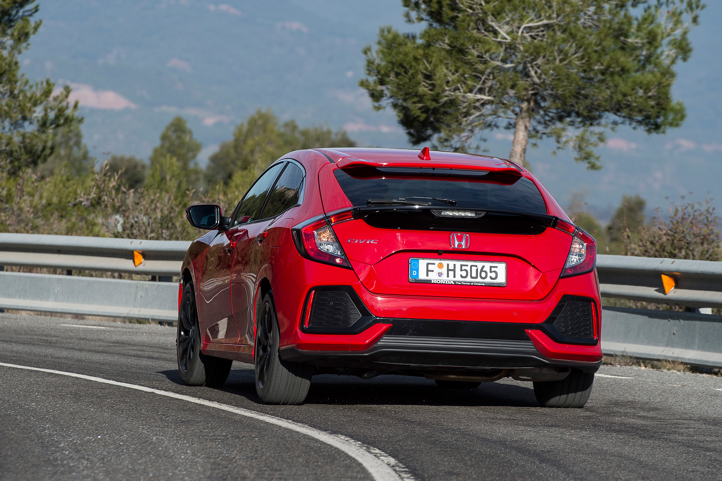 Honda Civic 2017 red - rear cornering