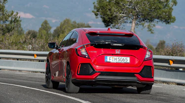 Honda Civic 2017 red - rear cornering