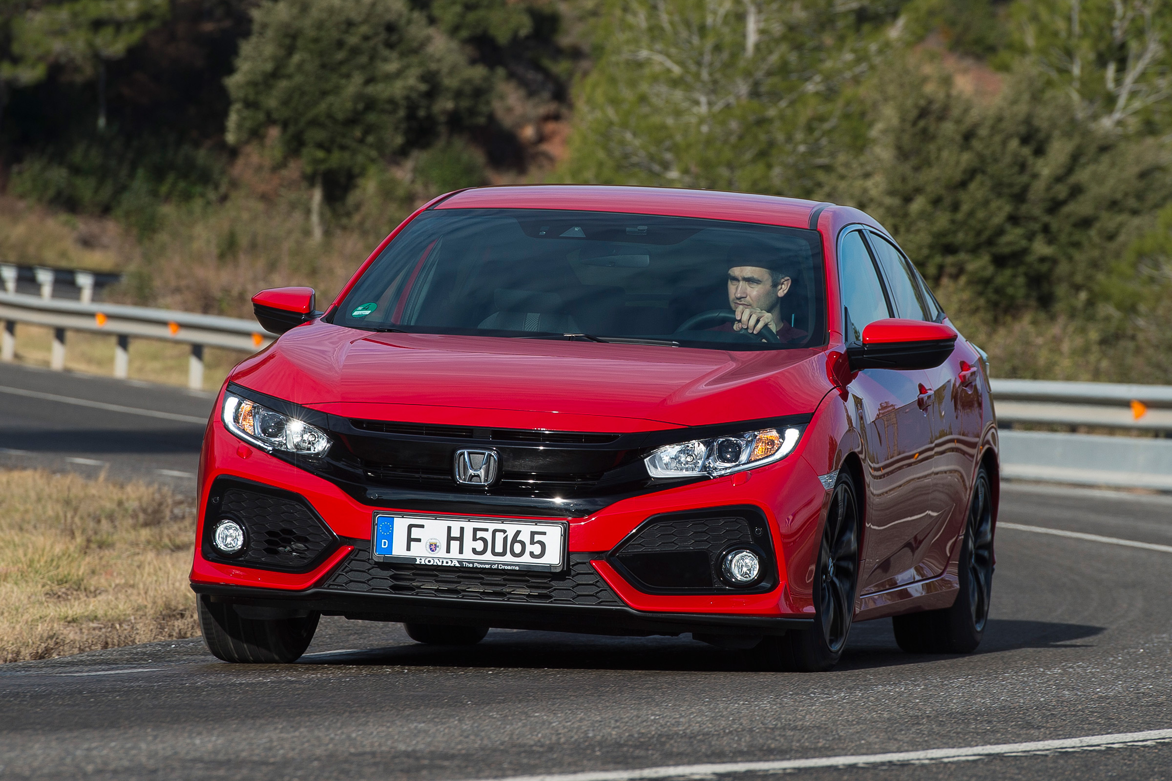 Honda Civic 2017 red - front cornering