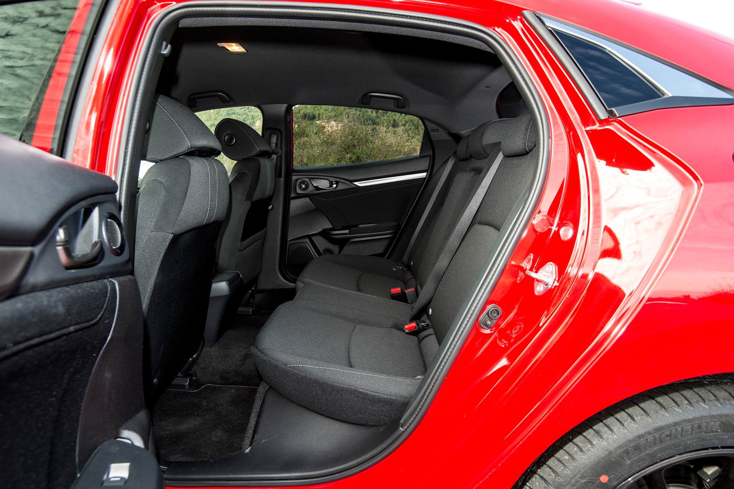 Honda Civic 2017 red - rear seats