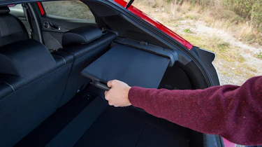 Honda Civic 2017 red - parcel shelf