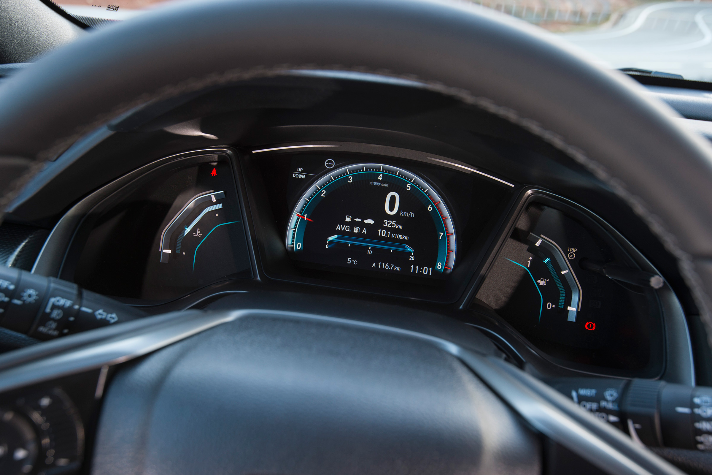 Honda Civic 2017 red - instruments