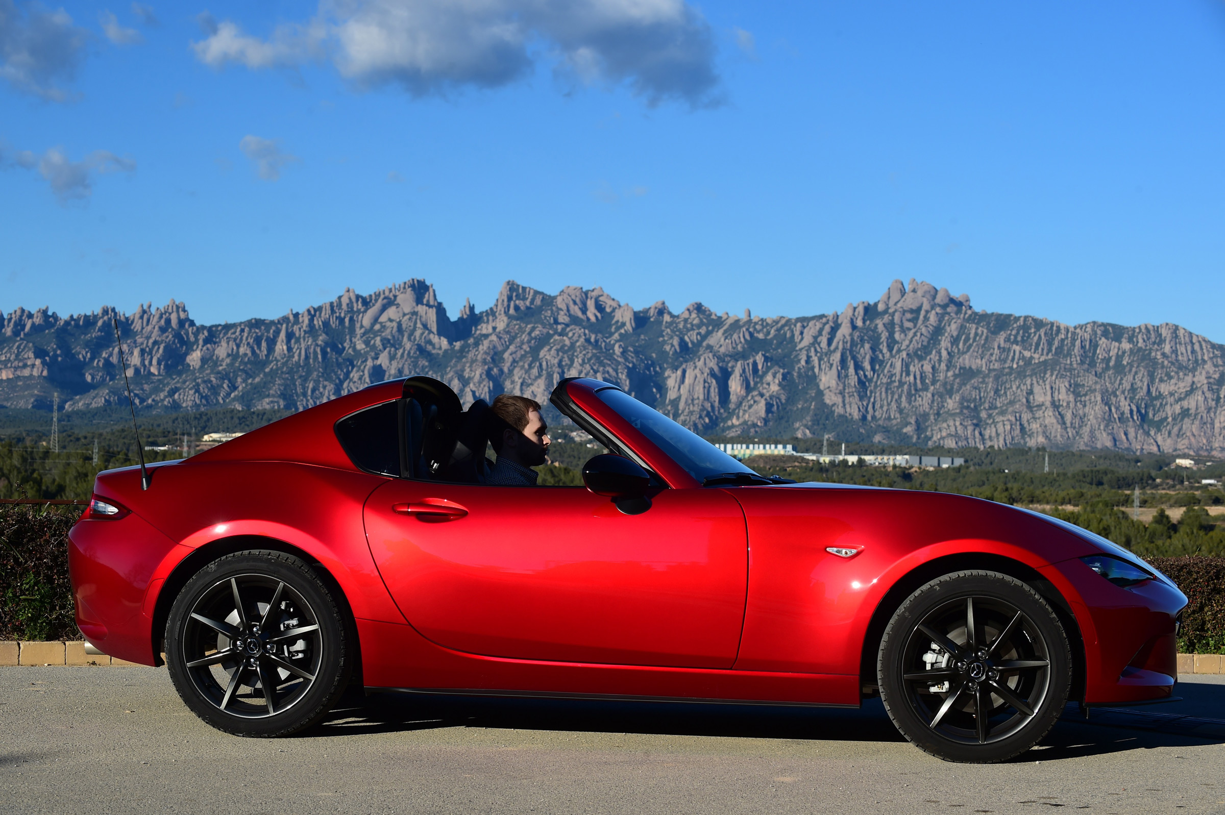 Mazda MX-5 RF 2017 - roof closing