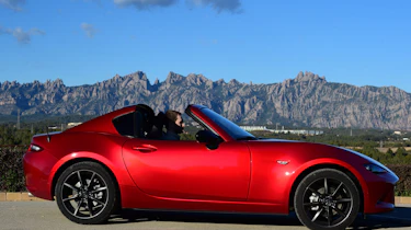 Mazda MX-5 RF 2017 - roof closing