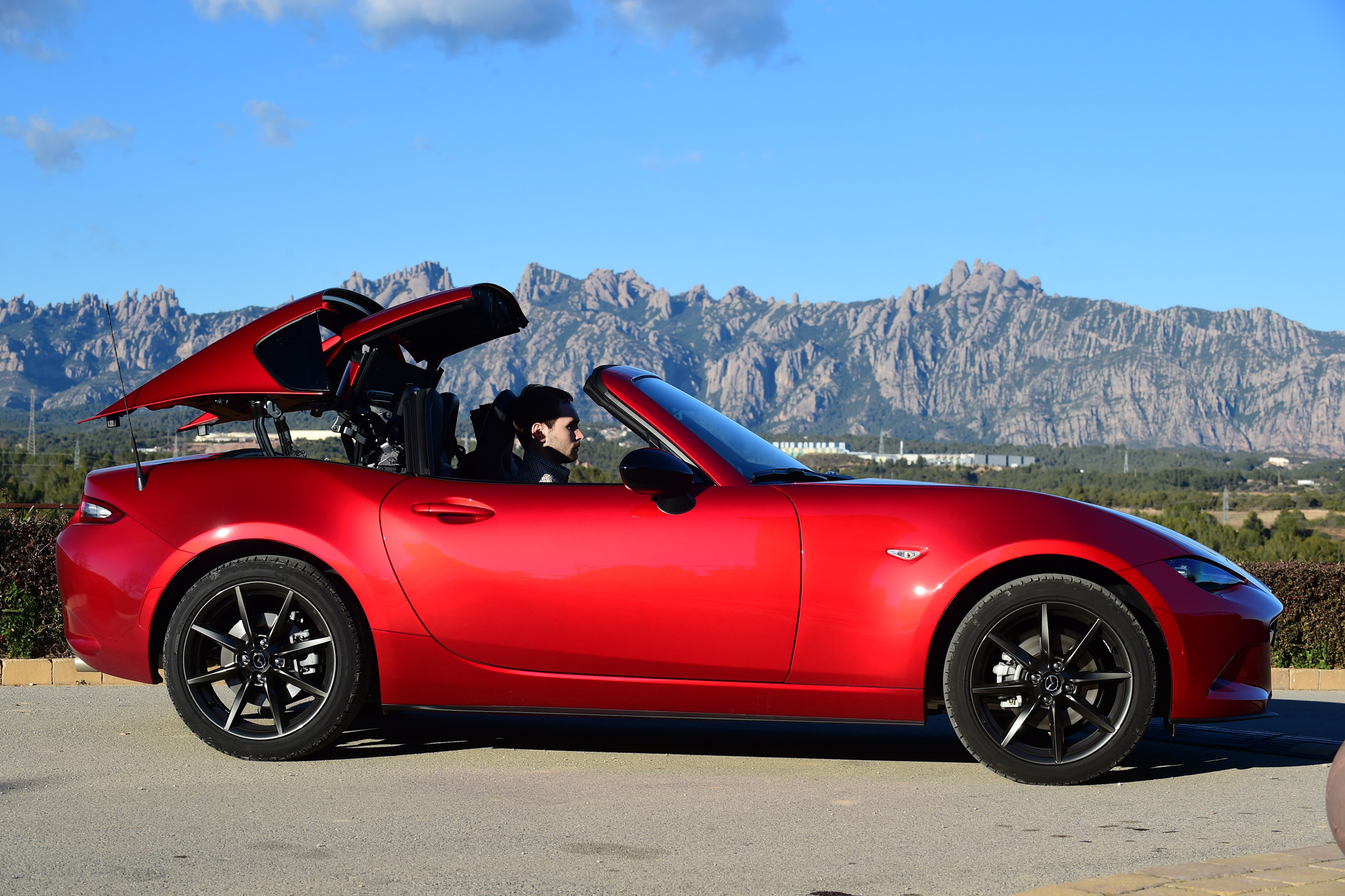 Mazda MX-5 RF 2017 - roof closing 2