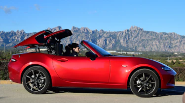 Mazda MX-5 RF 2017 - roof closing 2