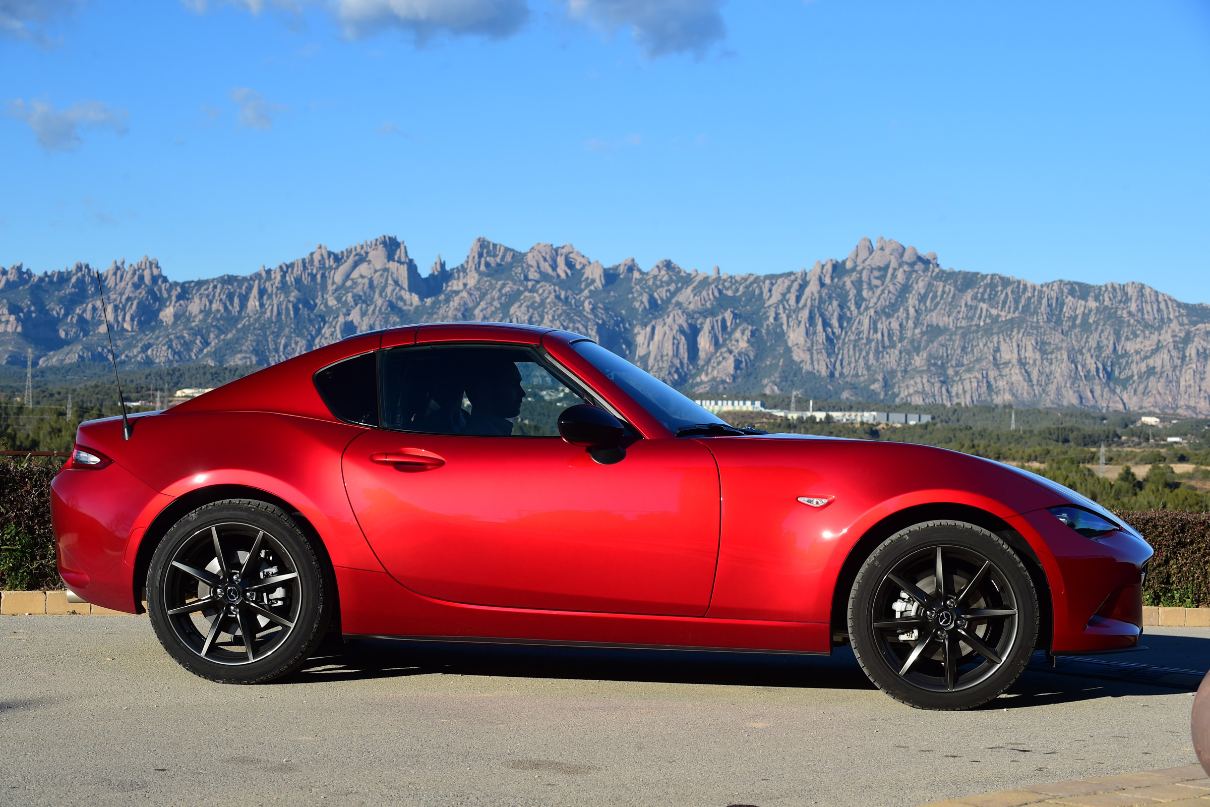 Mazda MX-5 RF 2017 - roof closed