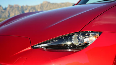 Mazda MX-5 RF 2017 - headlight