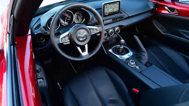 Mazda MX-5 RF 2017 - interior