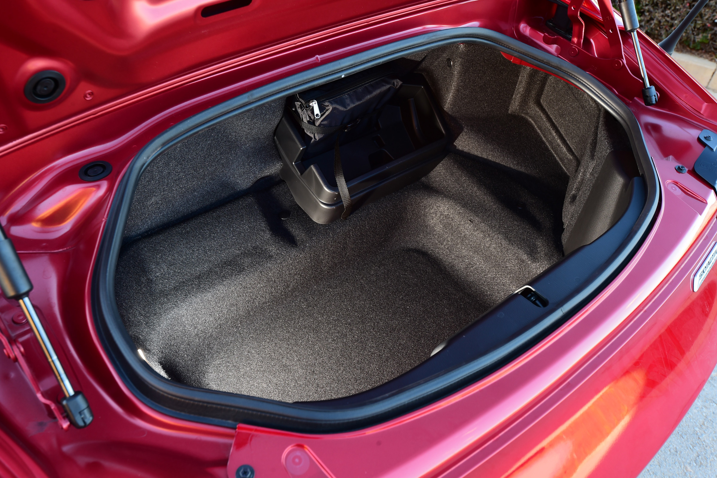 Mazda MX-5 RF 2017 - boot